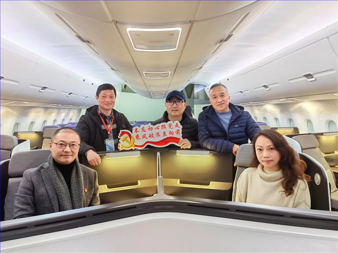 参观4.jpg 参观4.jpg