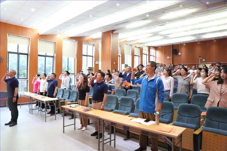 重温入党誓词.JPG 重温入党誓词.JPG