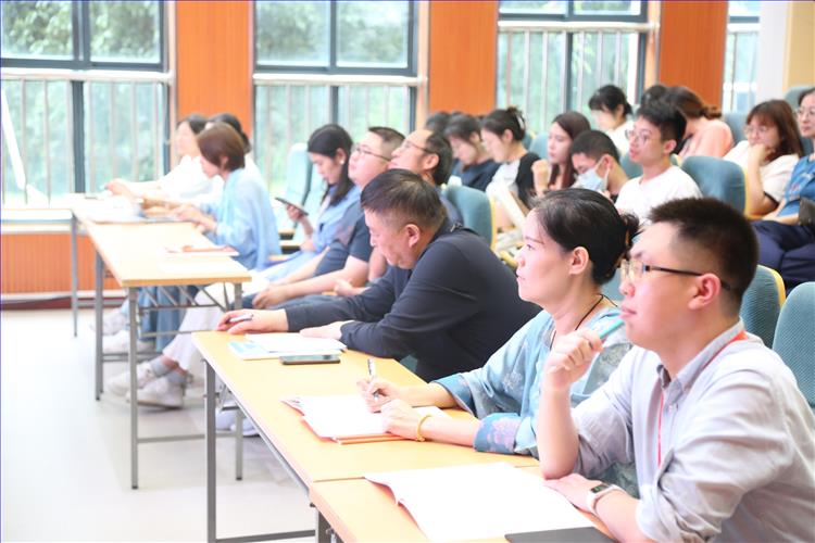 点击看大图 聆听报告2.JPG