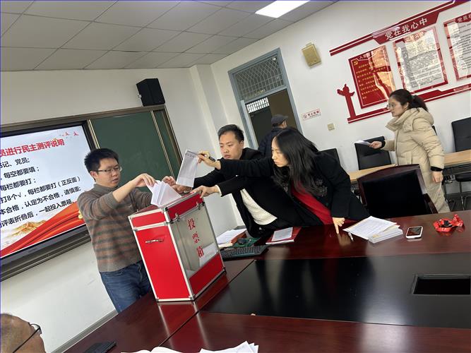 评议投票.jpg 评议投票.jpg